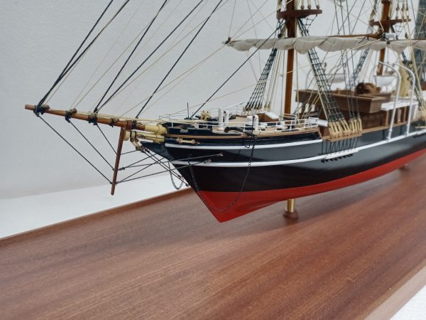 RRS Discovery Model Ship - PSM9275