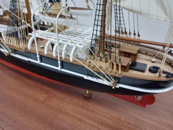 RRS Discovery Model Ship - PSM9275