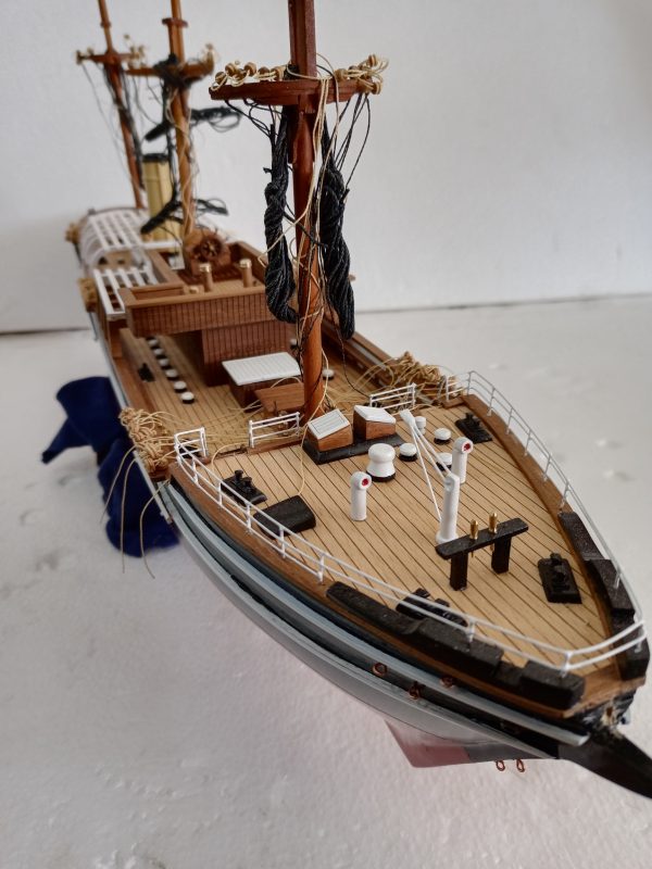 RRS Discovery Model Ship - PSM9275