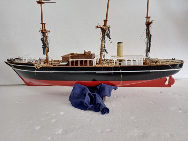 RRS Discovery Model Ship - PSM9275