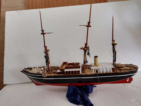 RRS Discovery Model Ship - PSM9275