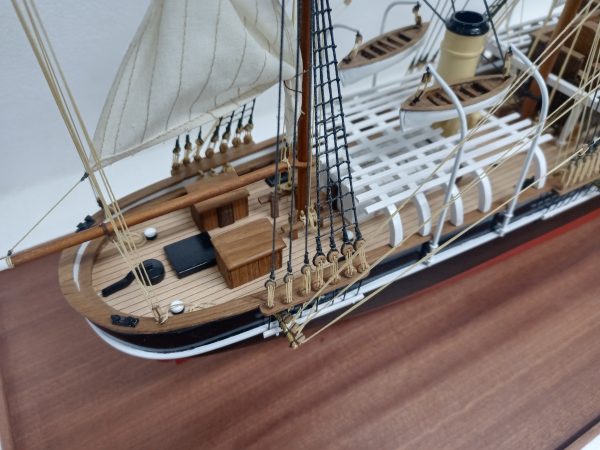 RRS Discovery Model Ship - PSM9275