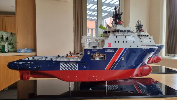 Abeilles Offshore support vessel Model Ship - IL010