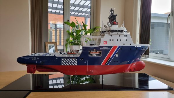 Abeilles Offshore support vessel Model Ship - IL010