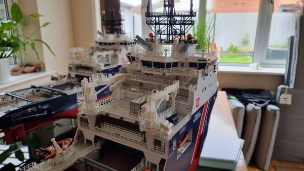 Abeilles Offshore support vessel Model Ship - IL010