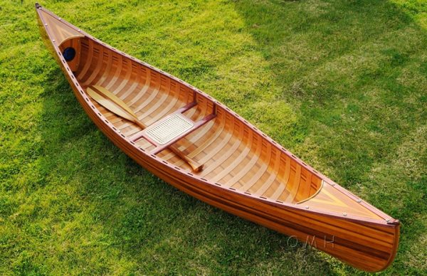 Ribbed Canoe With Curved bow (10ft) - OMH (K034)