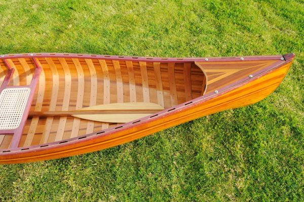 Ribbed Canoe With Curved bow (10ft) - OMH (K034)