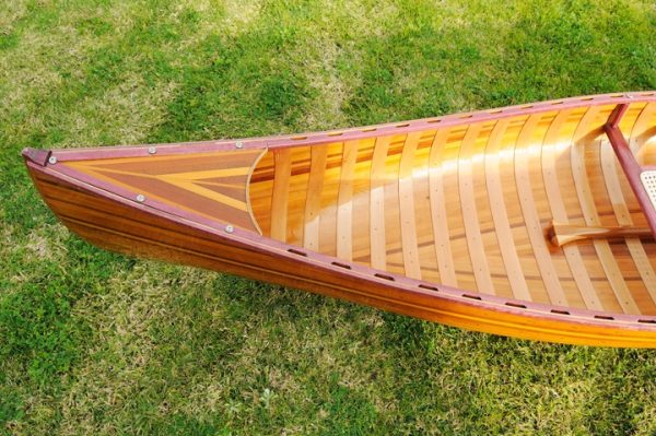 Ribbed Canoe With Curved bow (10ft) - OMH (K034)