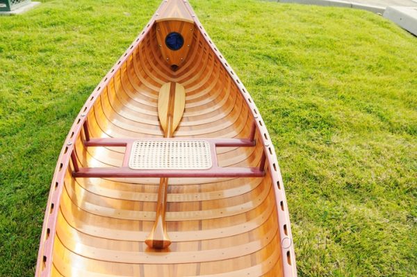 Ribbed Canoe With Curved bow (10ft) - OMH (K034)