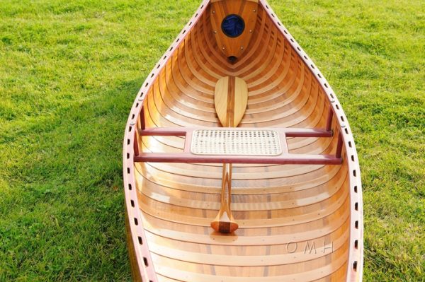 Ribbed Canoe With Curved bow (10ft) - OMH (K034)