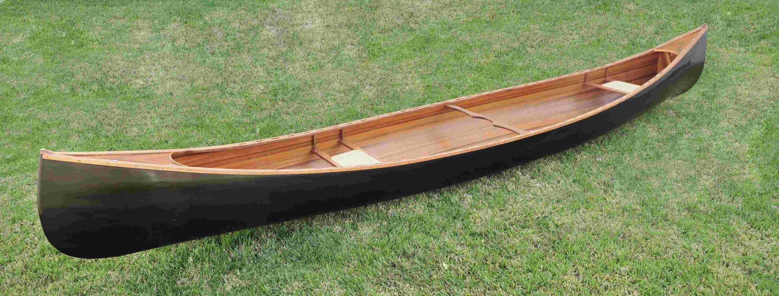 Ribbed Dark Stained Canoe (18ft) - OMH (K045)