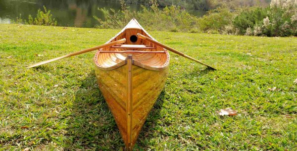 Ribbed Canoe with Curved Bow (12ft) - OMH (K080)