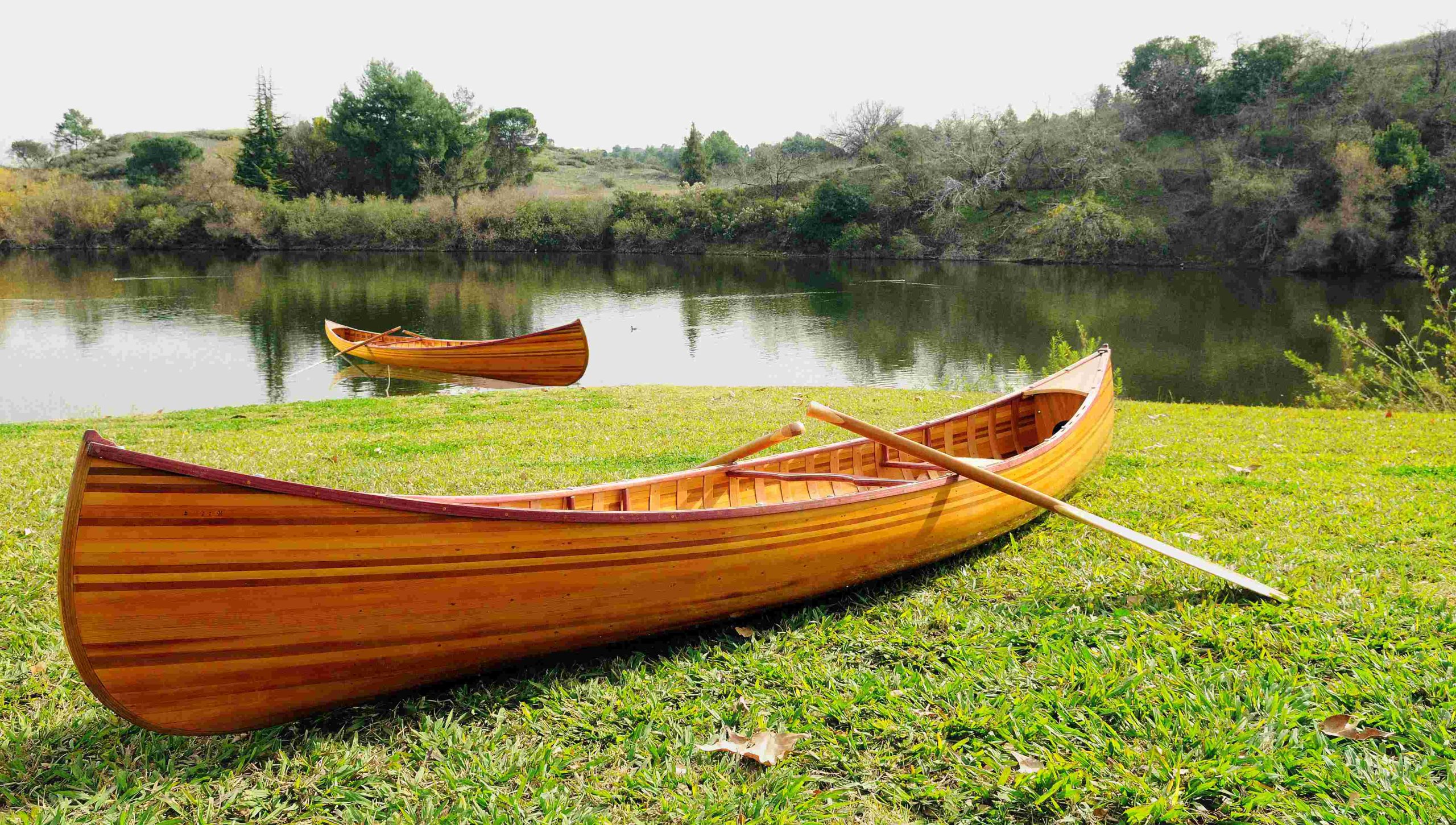 Ribbed Canoe with Curved Bow (12ft) - OMH (K080)