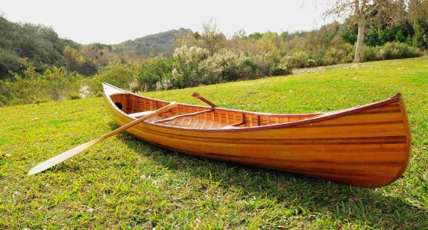 Ribbed Canoe with Curved Bow (12ft) - OMH (K080)