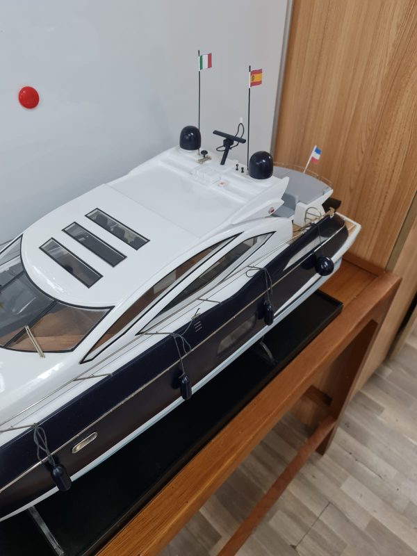 Sunseeker Predator 64 Model Yacht - PSM0037