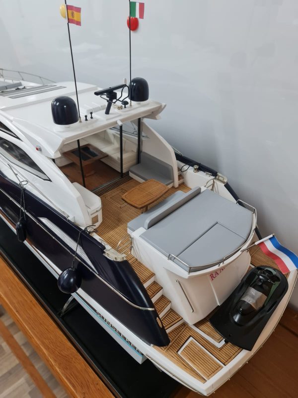 Sunseeker Predator 64 Model Yacht - PSM0037