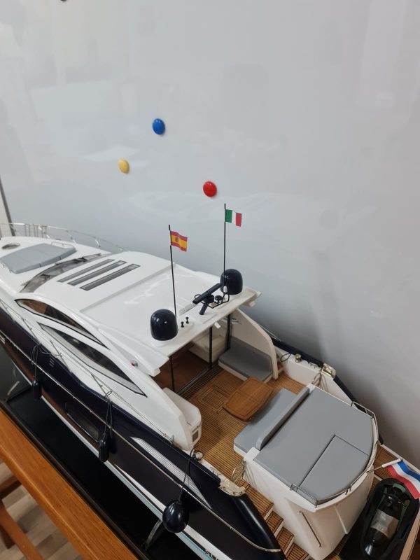 Sunseeker Predator 64 Model Yacht - PSM0037