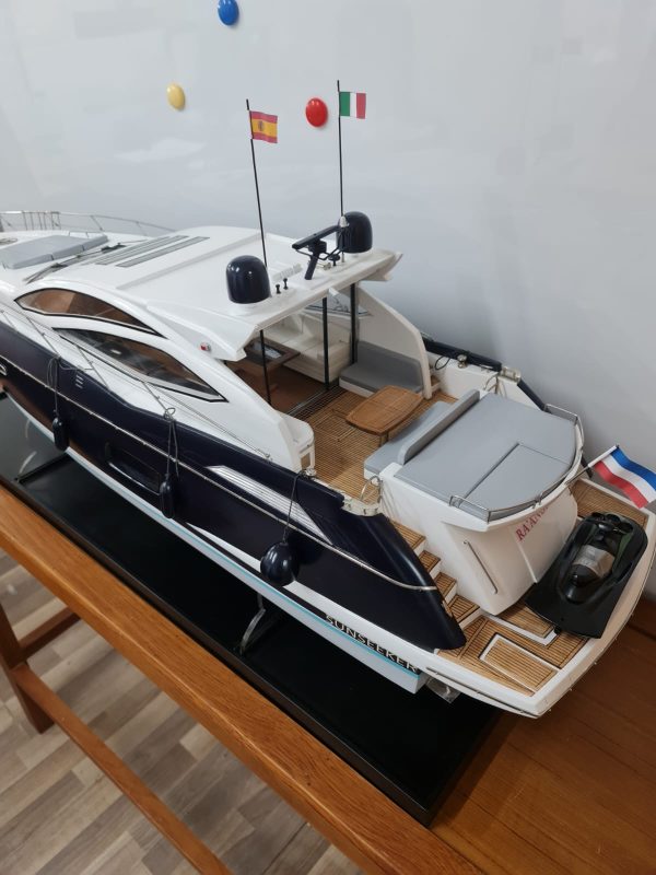 Sunseeker Predator 64 Model Yacht - PSM0037