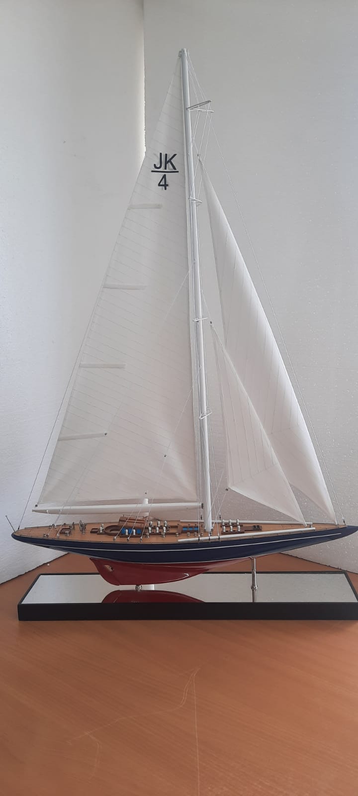 Endeavour Model Yacht  (Superior Range) - PSM