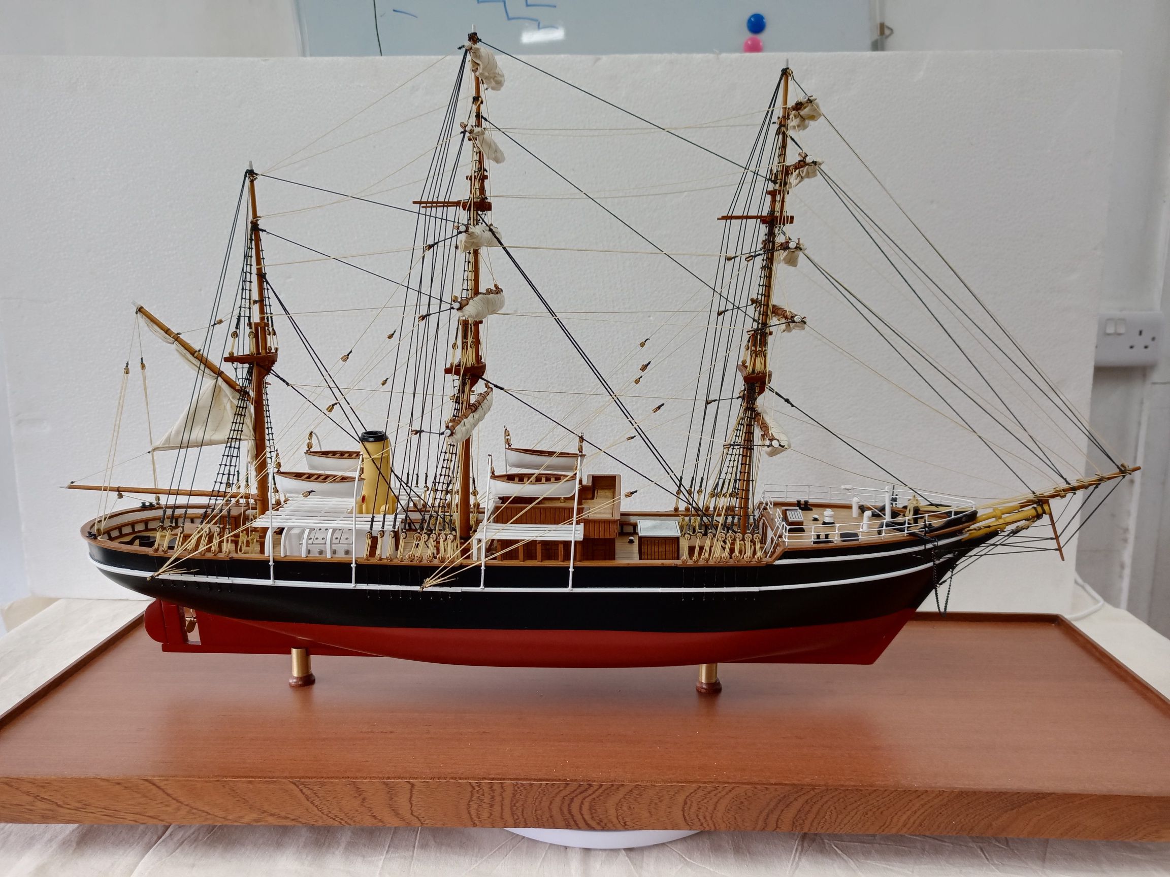 RRS Discovery Model Ship - PSM9275