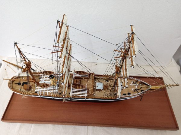 RRS Discovery Model Ship - PSM9275