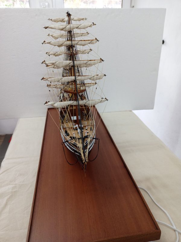 RRS Discovery Model Ship - PSM9275