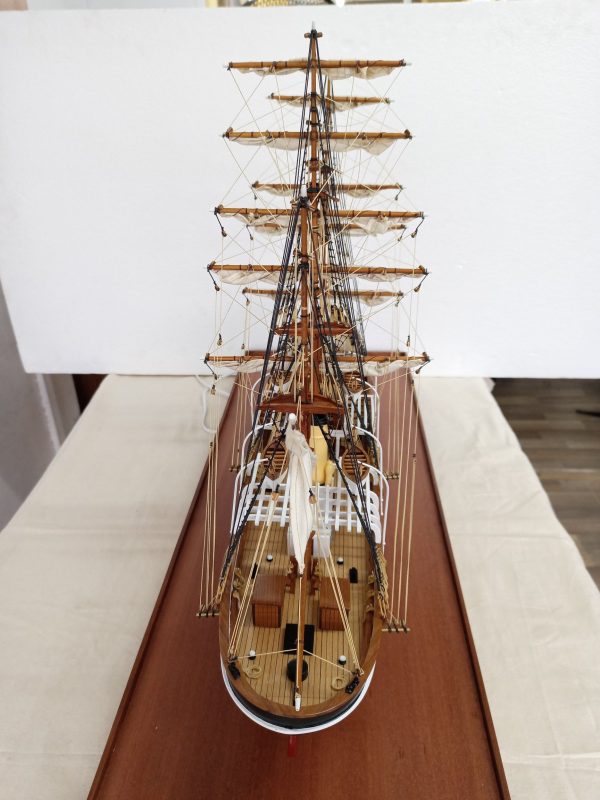 RRS Discovery Model Ship - PSM9275