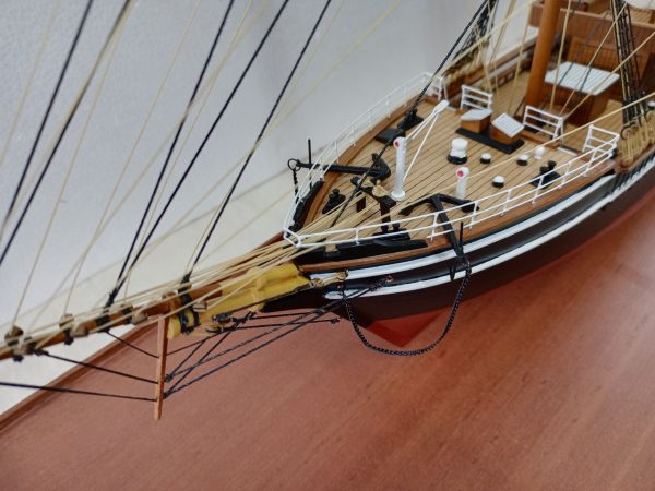 RRS Discovery Model Ship - PSM9275