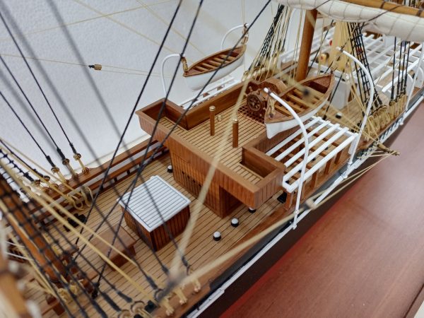 RRS Discovery Model Ship - PSM9275