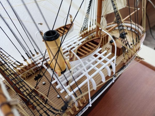 RRS Discovery Model Ship - PSM9275