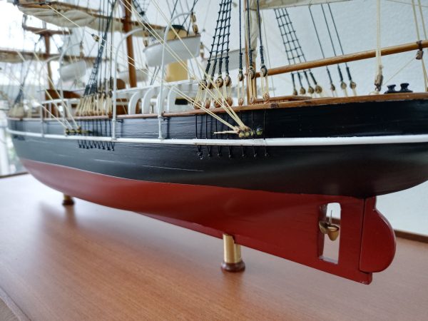 RRS Discovery Model Ship - PSM9275