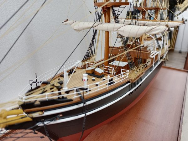 RRS Discovery Model Ship - PSM9275