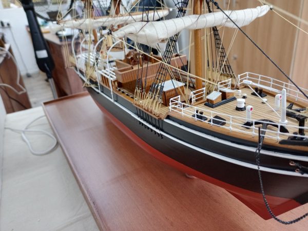 RRS Discovery Model Ship - PSM9275