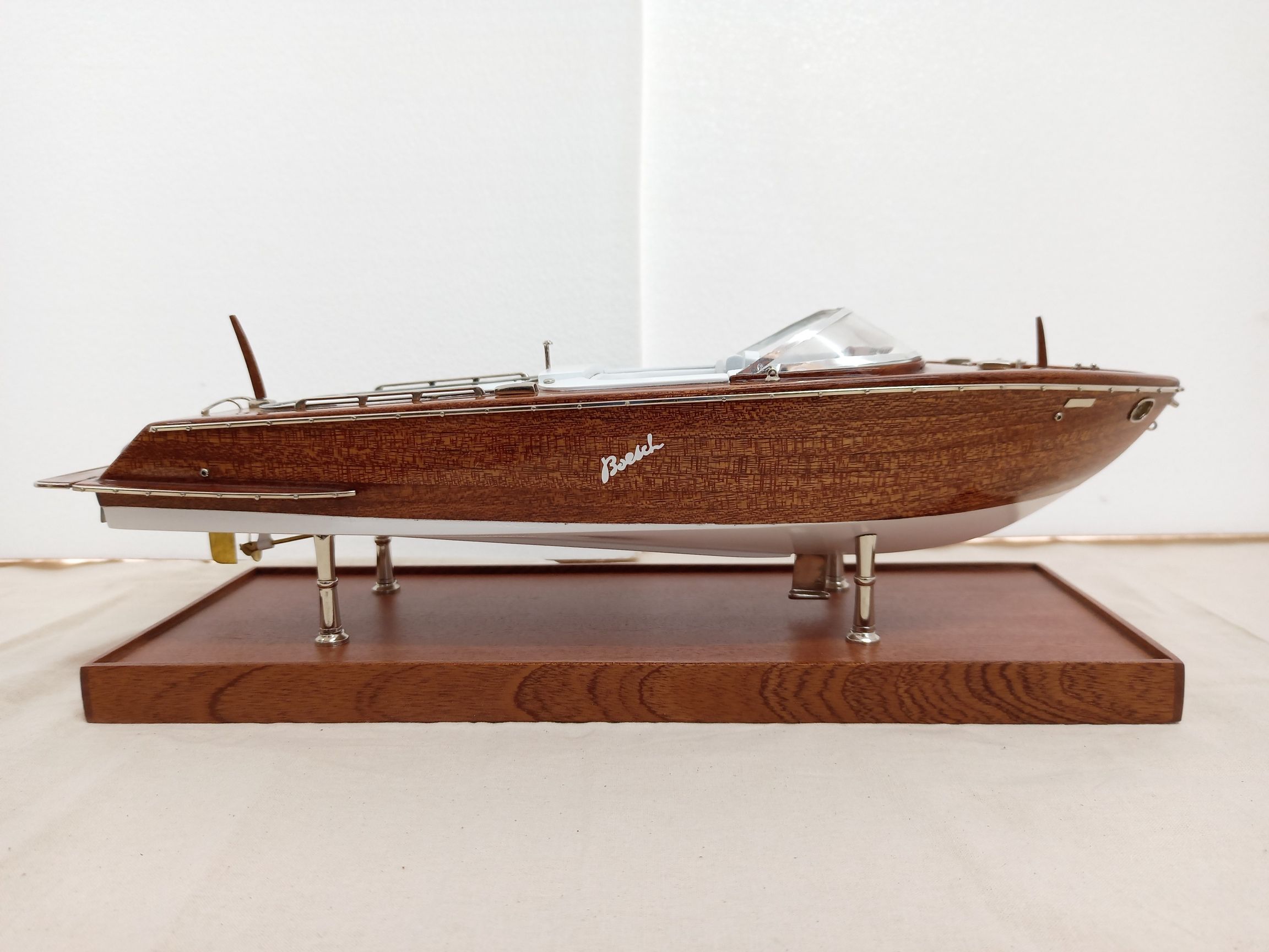 Boesch 710 Model Boat – PSM5432