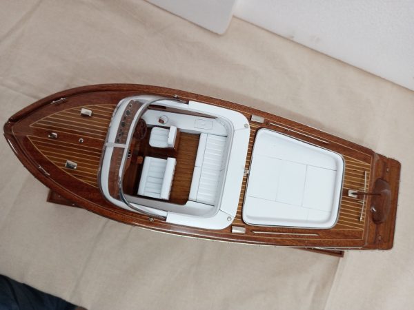 Boesch 710 Model Boat – PSM5432