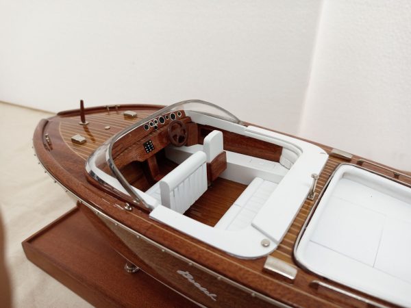 Boesch 710 Model Boat – PSM5432