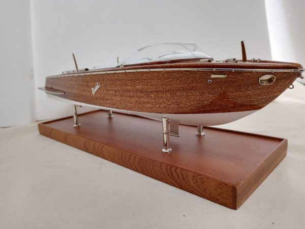 Boesch 710 Model Boat – PSM5432