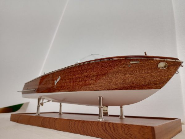 Boesch 710 Model Boat – PSM5432