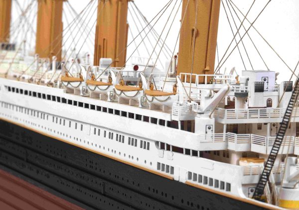 Titanic Model Ship Kit – Occre (14009)